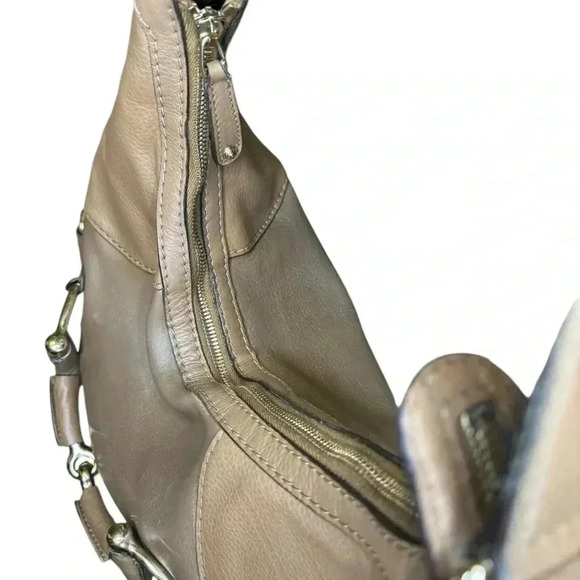 Gucci Light Brown Leather Heritage Stripe Horsebit Hobo Shoulder Bag. - Picture 11 of 16